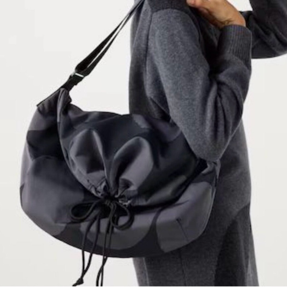 Uniqlo x Marimekko drawstring bag limited collection - Picture 3 of 5